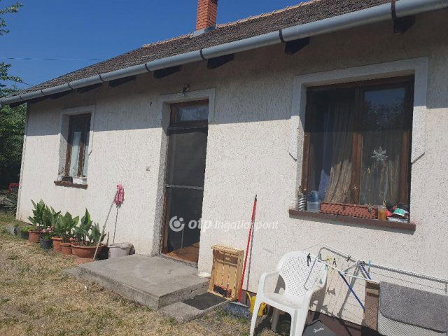 Eladó családi ház, Cegléden 33.5 M Ft, 2+1 szobás