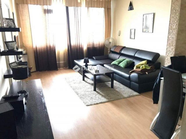 Eladó téglalakás, Budapesten, XV. kerületben 69.5 M Ft, 2 szobás