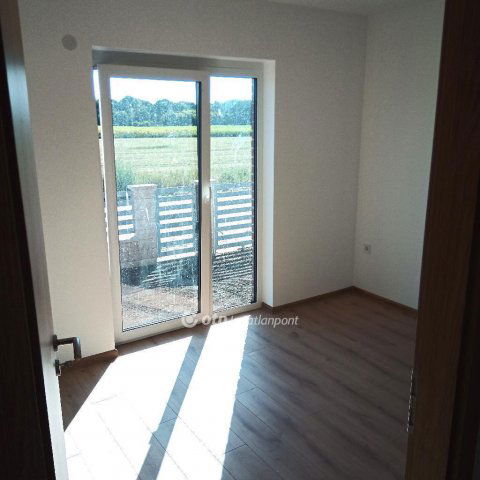 Eladó ikerház, Tordason 73.5 M Ft, 1+2 szobás