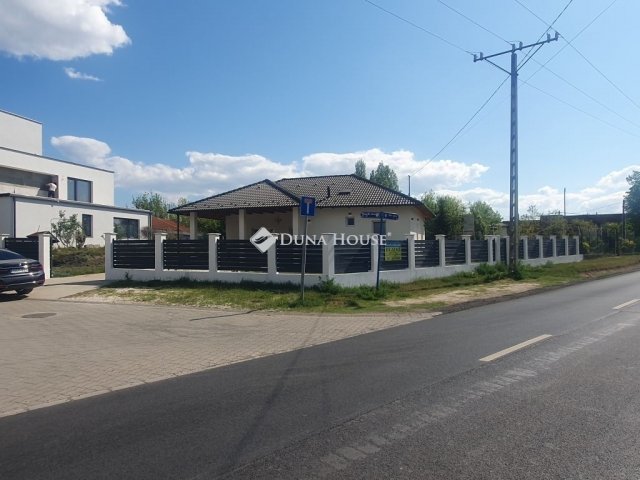 Eladó családi ház, Dunakeszin 119.999 M Ft, 3 szobás