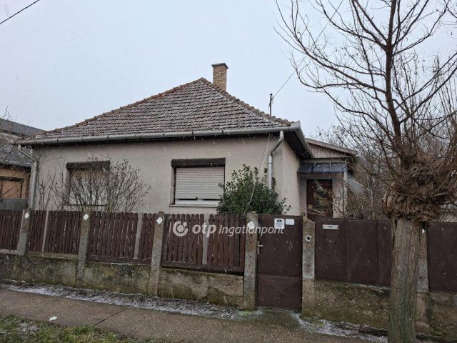 Eladó családi ház, Hajdúböszörményen 43.9 M Ft, 2+1 szobás