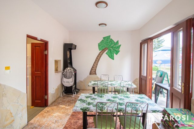 Eladó üzlethelyiség, Borgátán 98 M Ft, 1 szobás