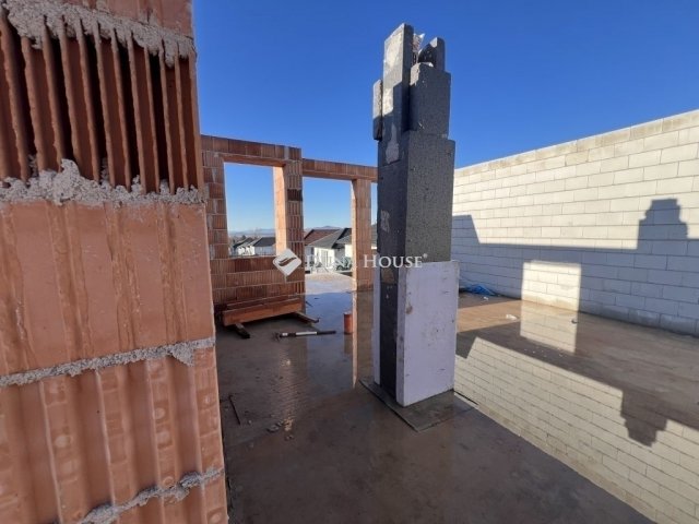 Eladó ikerház, Őrbottyánban 97.5 M Ft, 4 szobás