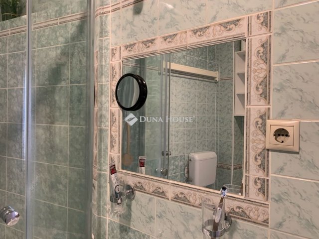 Kiadó téglalakás, albérlet, Pécsett 280 E Ft / hó, 3 szobás