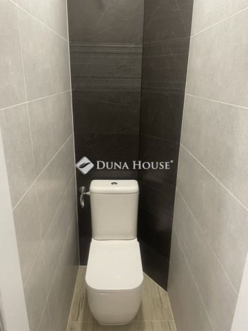 Eladó panellakás, Pécsett 64.99 M Ft, 3 szobás