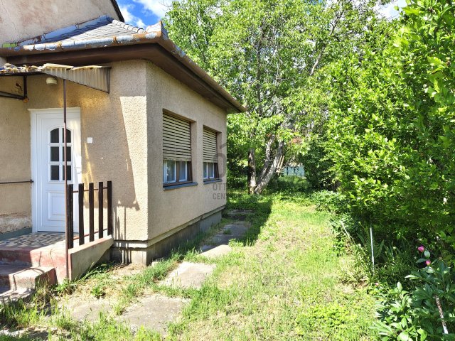 Eladó családi ház, Székesfehérvárott 60 M Ft, 4 szobás