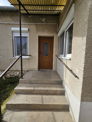 Eladó családi ház, Pápán 34.9 M Ft, 2 szobás