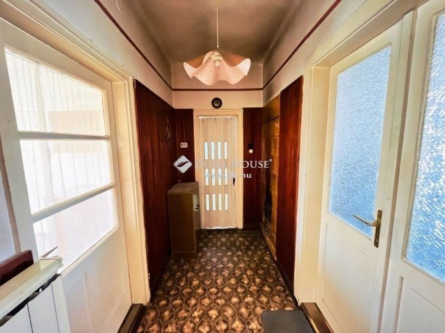 Eladó családi ház, Tápiószecsőn 36.9 M Ft, 2 szobás