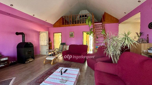 Eladó családi ház, Szigetszentmiklóson 180 M Ft, 8 szobás