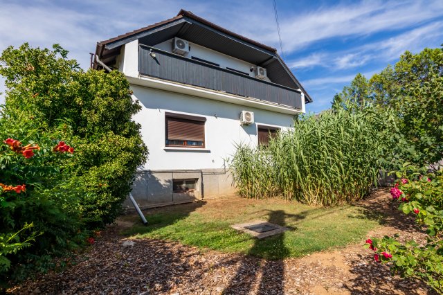 Eladó családi ház, Sümegen 74.99 M Ft, 7+2 szobás
