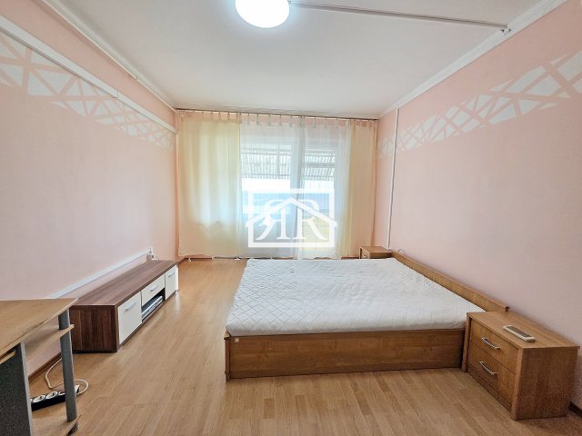 Kiadó panellakás, albérlet, Szegeden, Kereszttöltés utcában