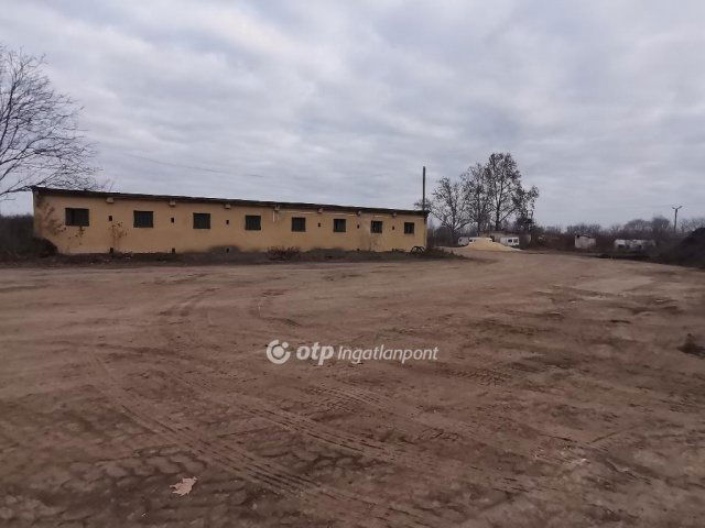 Eladó ipari ingatlan, Békéscsabán 199.9 M Ft
