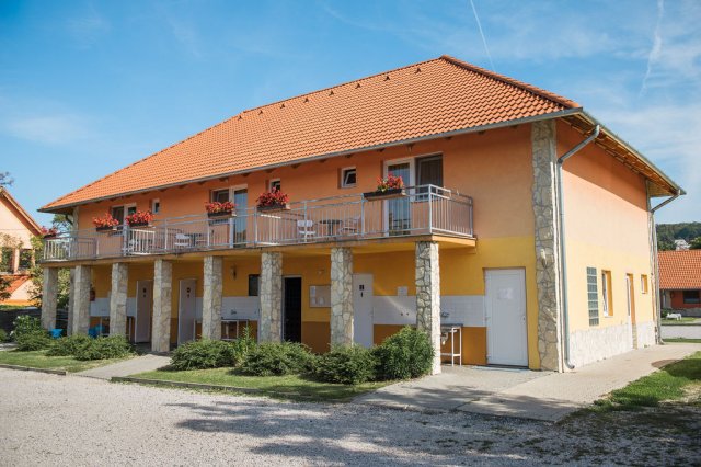 Eladó hotel, Gyenesdiáson 2150 M Ft / költözzbe.hu