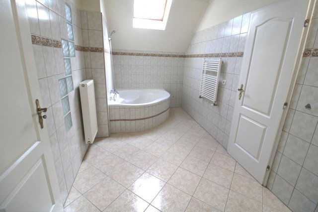 Kiadó téglalakás, albérlet, Keszün 225 E Ft / hó, 3 szobás
