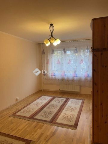 Eladó panellakás, Szegeden 72 M Ft, 3 szobás