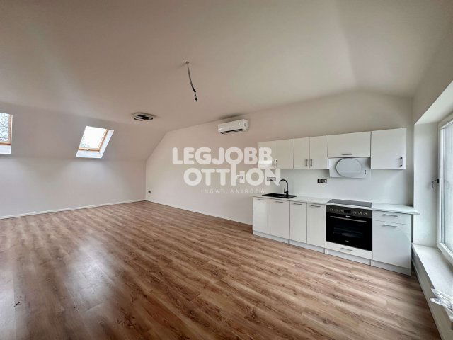 Eladó téglalakás, Cegléden 39.9 M Ft, 1 szobás