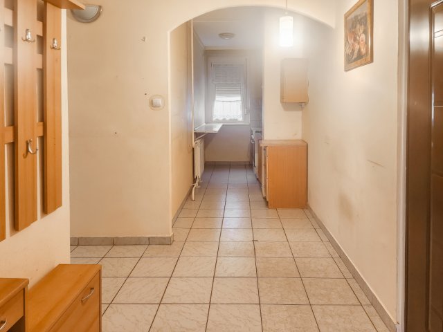 Eladó panellakás, Veszprémben 42 M Ft, 2 szobás