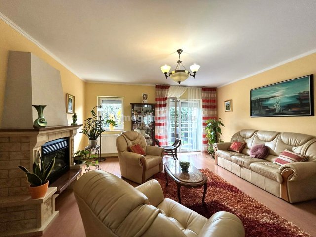 Eladó téglalakás, Érden 96.9 M Ft, 4 szobás