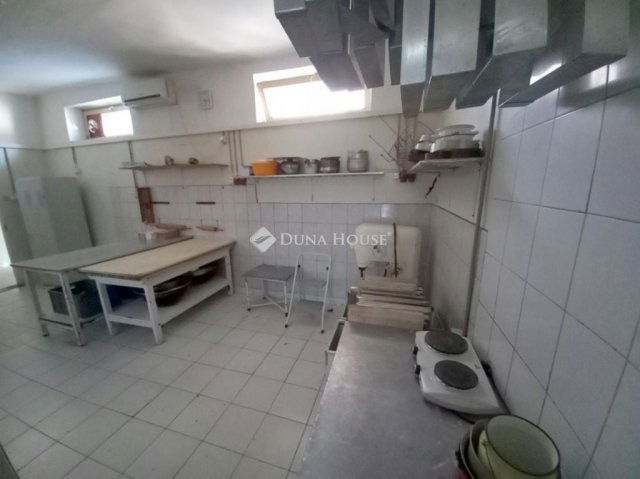 Eladó üzlethelyiség, Hatvanban 59.9 M Ft / költözzbe.hu