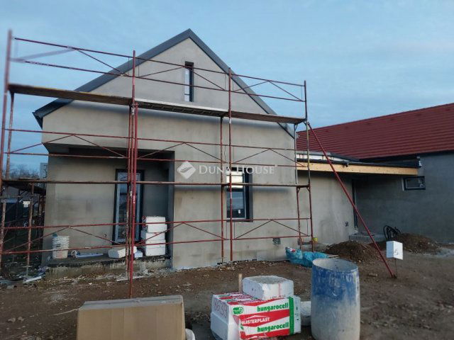 Eladó ikerház, Nagycenken 89.5 M Ft, 4 szobás