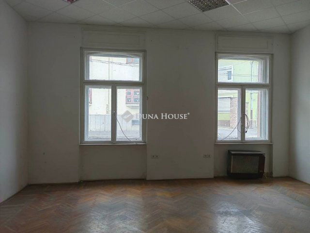 Kiadó téglalakás, albérlet, Bonyhádon, Szent Imre utcában
