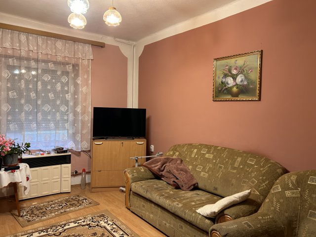 Eladó családi ház, Komáromban 70 M Ft, 5 szobás