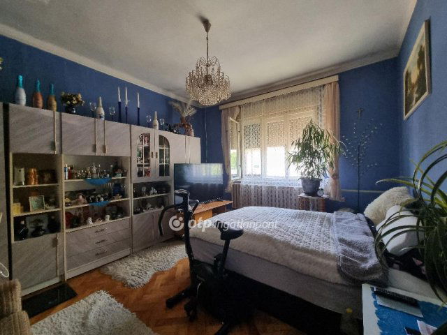 Eladó családi ház, Pápán 39.9 M Ft, 2+2 szobás