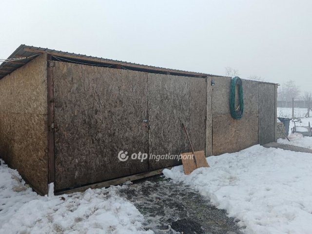 Eladó családi ház, Fegyverneken 9 M Ft, 2 szobás