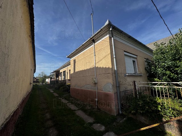Eladó családi ház, Tótszerdahelyen 22.99 M Ft, 5+2 szobás