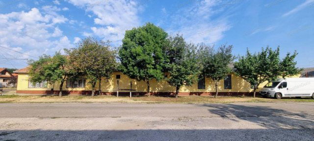 Eladó ipari ingatlan, Kerekegyházán 159 M Ft