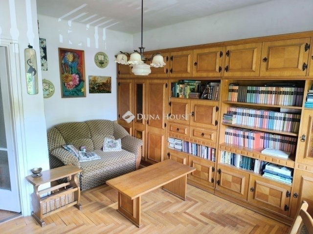 Eladó téglalakás, Vácon 89 M Ft, 4 szobás