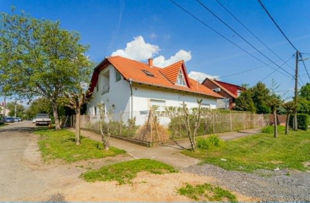 Kiadó családi ház, albérlet, Vecsésen 1700 E Ft / hó, 9 szobás