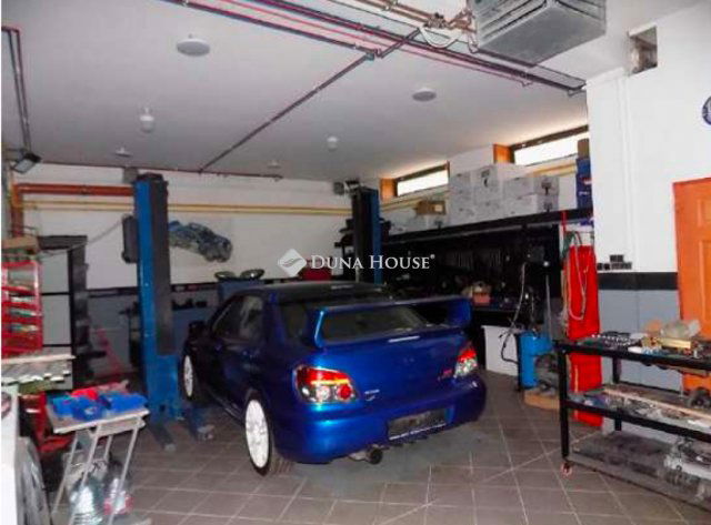 Eladó családi ház, Szentendrén 349.5 M Ft, 7 szobás