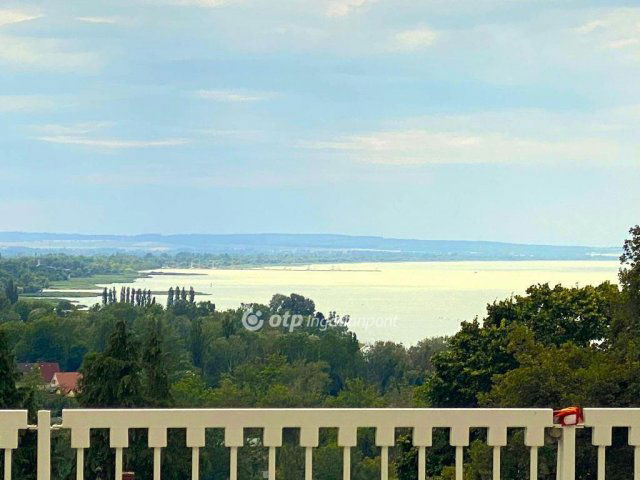 Eladó családi ház, Fonyódon 129 M Ft, 7+5 szobás