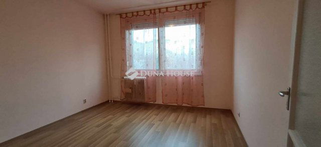Eladó panellakás, Debrecenben 59.99 M Ft, 3 szobás