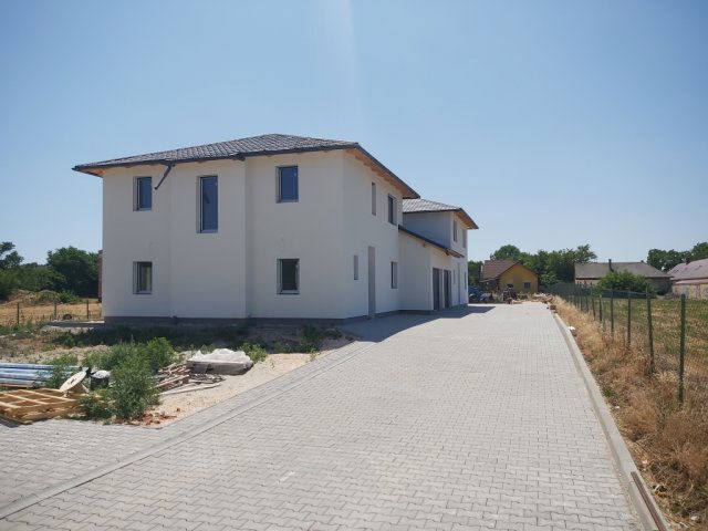 Eladó ikerház, Vecsésen 119 M Ft, 5 szobás