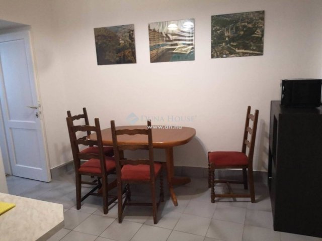 Kiadó téglalakás, albérlet, Pécsett 230 E Ft / hó, 2 szobás