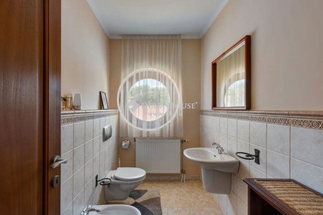 Eladó családi ház, Gödön 776 M Ft, 8+1 szobás