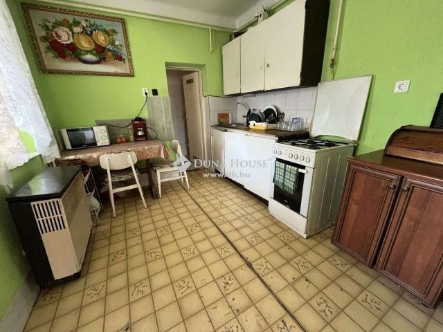 Eladó családi ház, Kecskeméten 32.5 M Ft, 2+1 szobás
