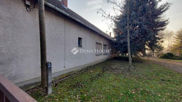 Eladó családi ház, Dombóváron 28.9 M Ft, 9 szobás