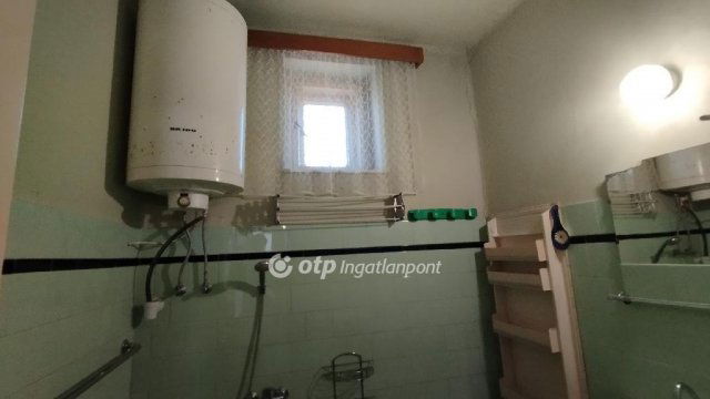 Eladó családi ház, Jászberényben 33 M Ft, 2 szobás