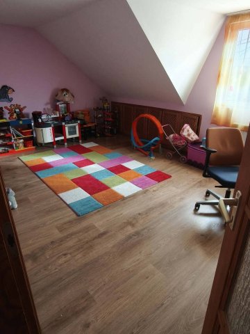Eladó családi ház, Esztergomban 73.9 M Ft, 4+1 szobás