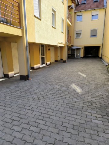 Eladó garázs, Debrecenben, Dobozi utcában 9.9 M Ft