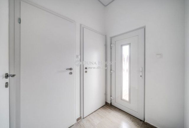 Eladó családi ház, Dunabogdányban 250 M Ft, 8 szobás