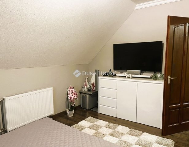 Eladó családi ház, Bugyin 93.5 M Ft, 4 szobás