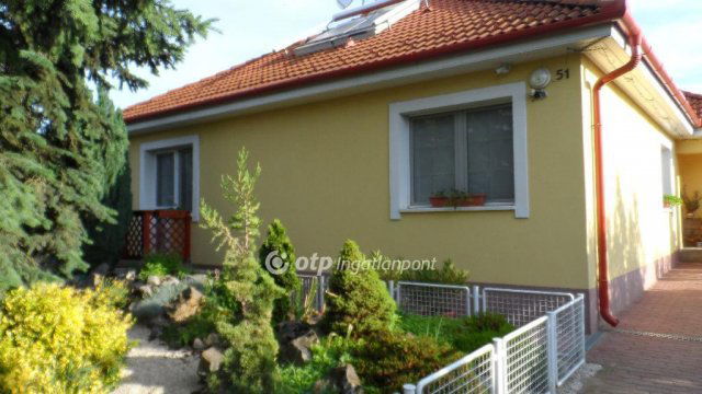 Eladó családi ház, Bocskaikerten 240 M Ft, 3 szobás