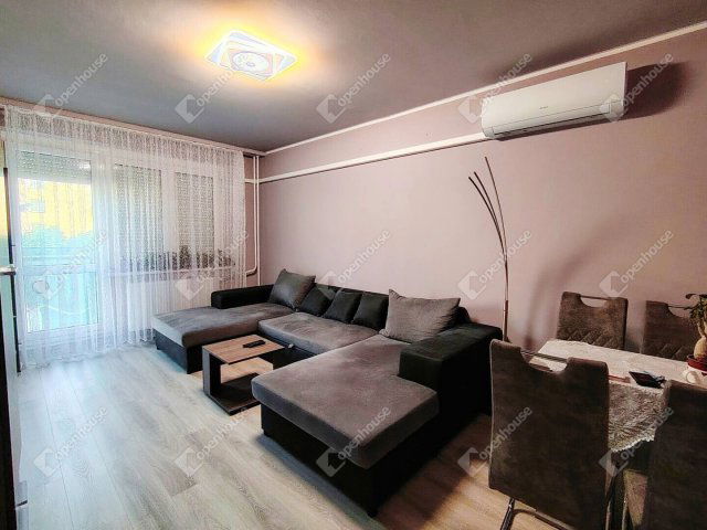 Eladó panellakás, Székesfehérvárott 47.99 M Ft, 3 szobás