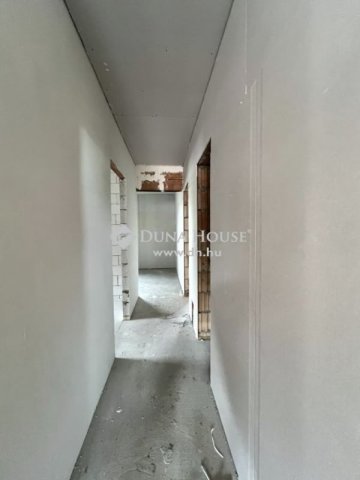 Eladó családi ház, Kiskunlacházán 87.9 M Ft, 4 szobás