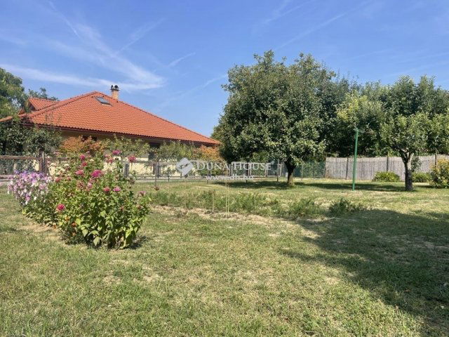 Eladó családi ház, Balatonfűzfőn 76 M Ft, 5 szobás