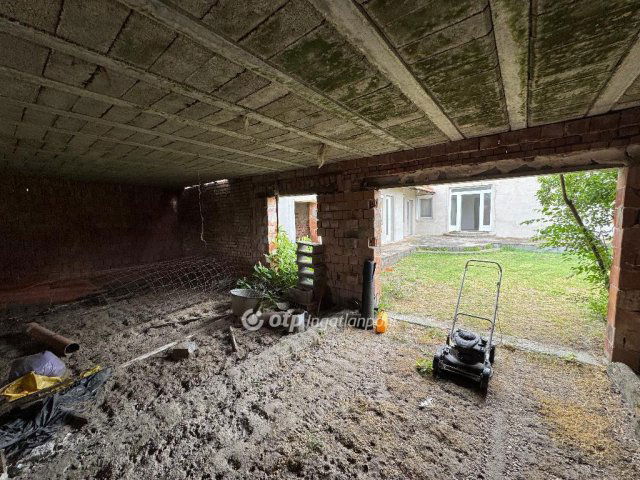 Eladó családi ház, Forráskúton 44 M Ft, 5 szobás